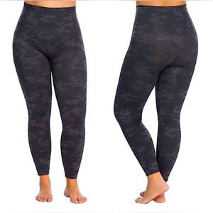 Spanx. Look At Me Now Black Camo Leggings. Size medium.